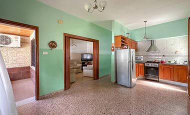 Casa en venta en Lanús Este 3 ambientes con patio