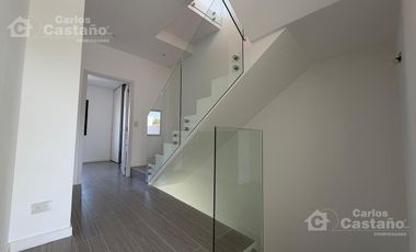 Moderno Dúplex a Estrenar, 3/4 Amb. con Jardín en Exc. Ubicación