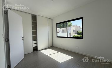 Moderno Dúplex a Estrenar, 3/4 Amb. con Jardín en Exc. Ubicación
