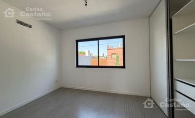 Moderno Dúplex a Estrenar, 3/4 Amb. con Jardín en Exc. Ubicación