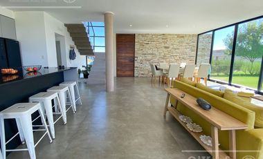 Casa en venta en Magallanes de 6 ambientes, Hudson, Berazategui
