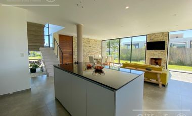 Casa en venta en Magallanes de 6 ambientes, Hudson, Berazategui