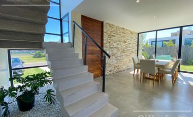Casa en venta en Magallanes de 6 ambientes, Hudson, Berazategui