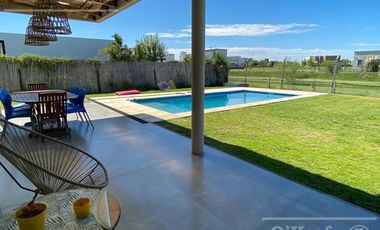 Casa en venta en Magallanes de 6 ambientes, Hudson, Berazategui