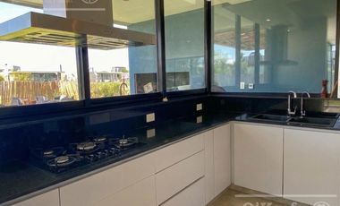 Casa en venta en Magallanes de 6 ambientes, Hudson, Berazategui