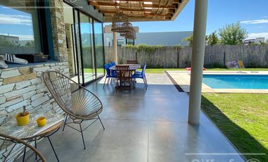 Casa en venta en Magallanes de 6 ambientes, Hudson, Berazategui