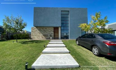 Casa en venta en Magallanes de 6 ambientes, Hudson, Berazategui