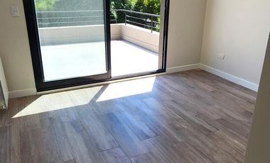 SIN MUEBLES. IMPECABLE. LOTE INTERNO.