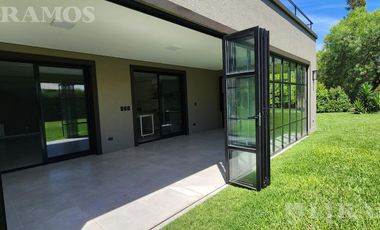 SIN MUEBLES. IMPECABLE. LOTE INTERNO.