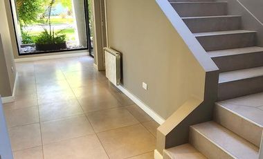 SIN MUEBLES. IMPECABLE. LOTE INTERNO.