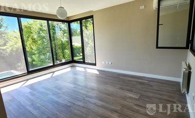 SIN MUEBLES. IMPECABLE. LOTE INTERNO.