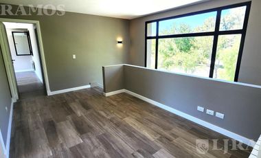 SIN MUEBLES. IMPECABLE. LOTE INTERNO.