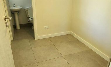 SIN MUEBLES. IMPECABLE. LOTE INTERNO.