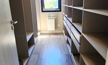 SIN MUEBLES. IMPECABLE. LOTE INTERNO.