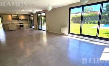 SIN MUEBLES. IMPECABLE. LOTE INTERNO.