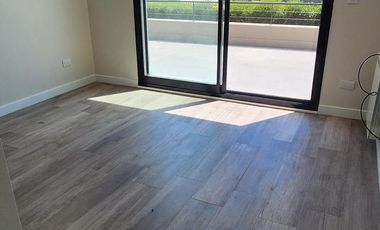 SIN MUEBLES. IMPECABLE. LOTE INTERNO.
