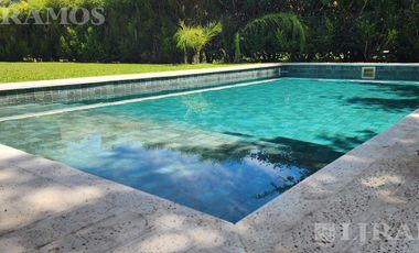SIN MUEBLES. IMPECABLE. LOTE INTERNO.