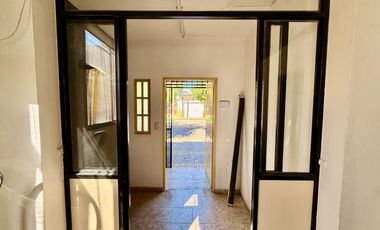 Local / Deposito en zona comercial