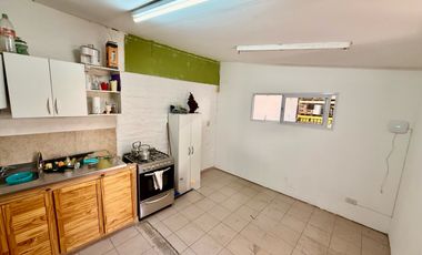 Local / Deposito en zona comercial