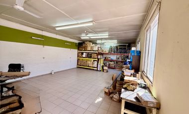 Local / Deposito en zona comercial