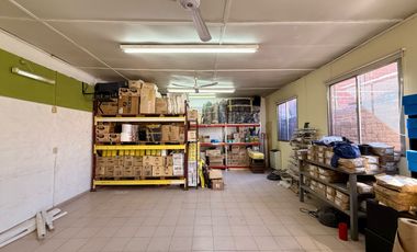 Local / Deposito en zona comercial