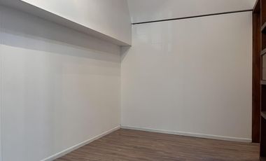 Oficina en Ciudad de Mendoza. Local chico - Oficina con 6 privados.