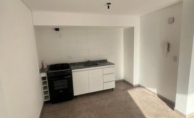 Departamento 3 ambientes con balcón en alquiler - Ezpeleta Este
