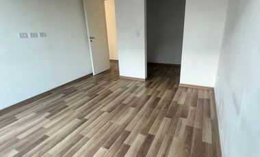 Departamento 3 ambientes con balcón en alquiler - Ezpeleta Este