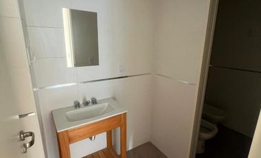Departamento 3 ambientes con balcón en alquiler - Ezpeleta Este