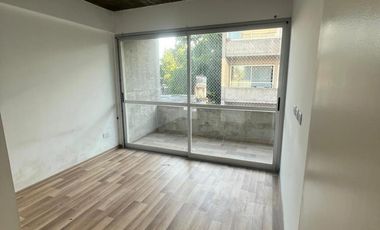 Departamento 3 ambientes con balcón en alquiler - Ezpeleta Este