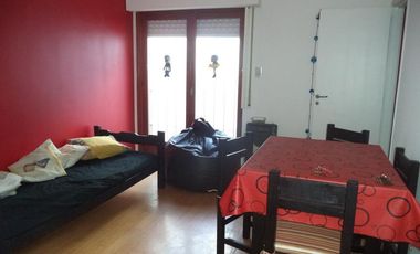 PH interno de 2 dorm C/patio. Banfield Este.