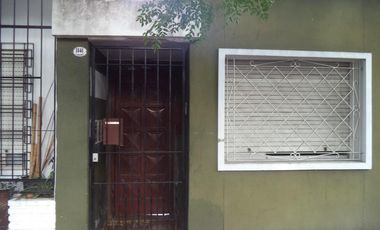 PH interno de 2 dorm C/patio. Banfield Este.