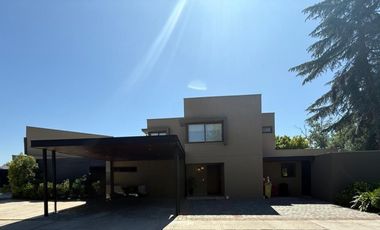 CASA VENTA  EN EXCLUSIVO CONDOMINIO  DE SANTA ELENA CHICUREO
