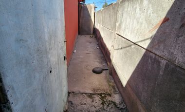 VENDE CASA  ESQUINA  A 2 CUADRAS  DE  SANTA RAQUEL