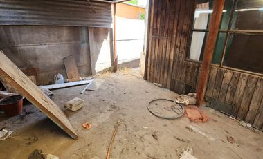VENDE CASA  ESQUINA  A 2 CUADRAS  DE  SANTA RAQUEL