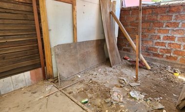 VENDE CASA  ESQUINA  A 2 CUADRAS  DE  SANTA RAQUEL