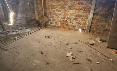 VENDE CASA  ESQUINA  A 2 CUADRAS  DE  SANTA RAQUEL
