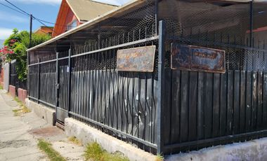 VENDE CASA  ESQUINA  A 2 CUADRAS  DE  SANTA RAQUEL