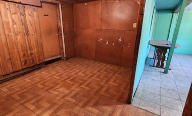 VENDE CASA  ESQUINA  A 2 CUADRAS  DE  SANTA RAQUEL