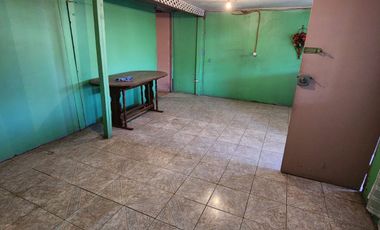 VENDE CASA  ESQUINA  A 2 CUADRAS  DE  SANTA RAQUEL
