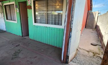 VENDE CASA  ESQUINA  A 2 CUADRAS  DE  SANTA RAQUEL