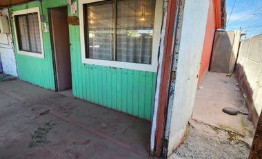 VENDE CASA  ESQUINA  A 2 CUADRAS  DE  SANTA RAQUEL
