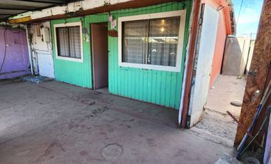 VENDE CASA  ESQUINA  A 2 CUADRAS  DE  SANTA RAQUEL