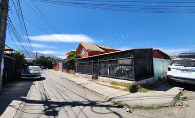 VENDE CASA  ESQUINA  A 2 CUADRAS  DE  SANTA RAQUEL
