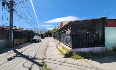 VENDE CASA  ESQUINA  A 2 CUADRAS  DE  SANTA RAQUEL