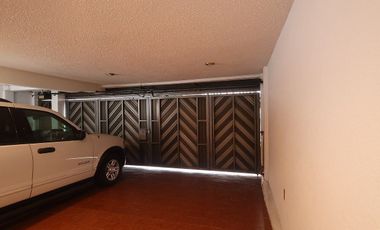 Extraordinaria casa en Venta, gran terreno - Paseos de Churubusco.