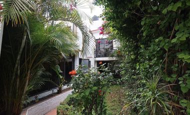 Extraordinaria casa en Venta, gran terreno - Paseos de Churubusco.