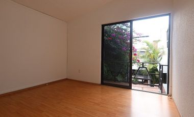 Extraordinaria casa en Venta, gran terreno - Paseos de Churubusco.