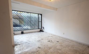 Extraordinaria casa en Venta, gran terreno - Paseos de Churubusco.