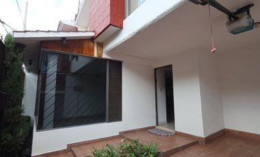 Extraordinaria casa en Venta, gran terreno - Paseos de Churubusco.